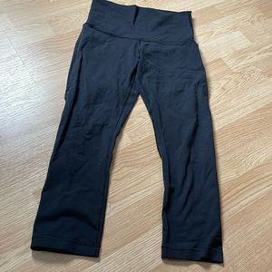 Lululemon wunder under Capri black leggings higher rise size 6